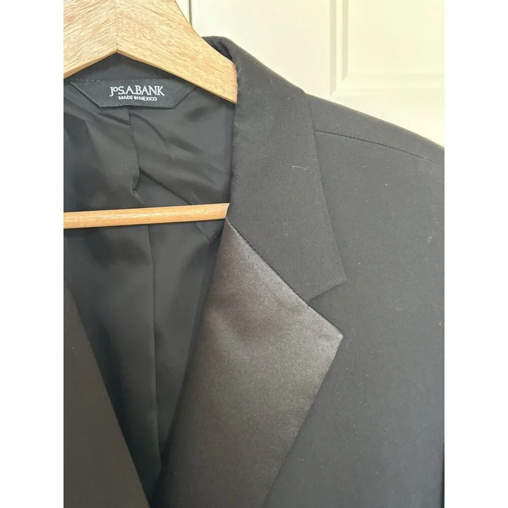 Jos A Bank Tuxedo Jacket Mens 46‎ Short Wool Travelers Black Satin Lapel